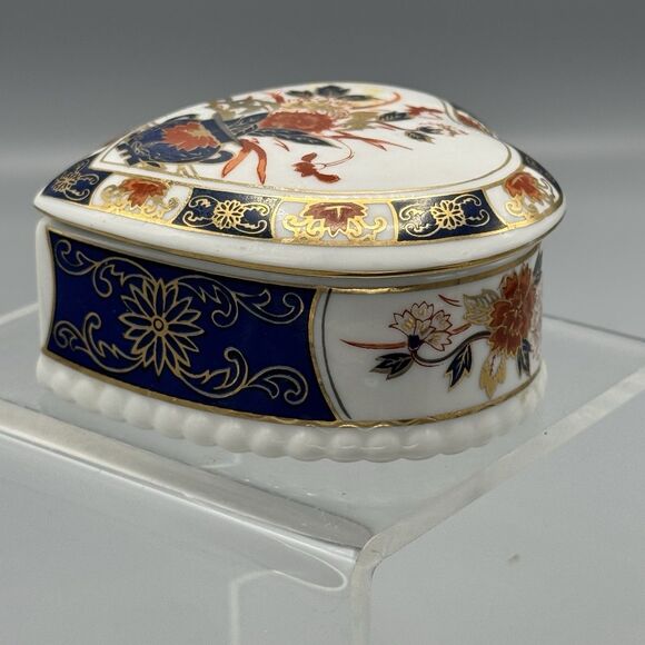 Vtg Imari Ware Heart Shaped Trinket Box Japan Floral Design Romance Vanity Glam - Picture 7 of 9